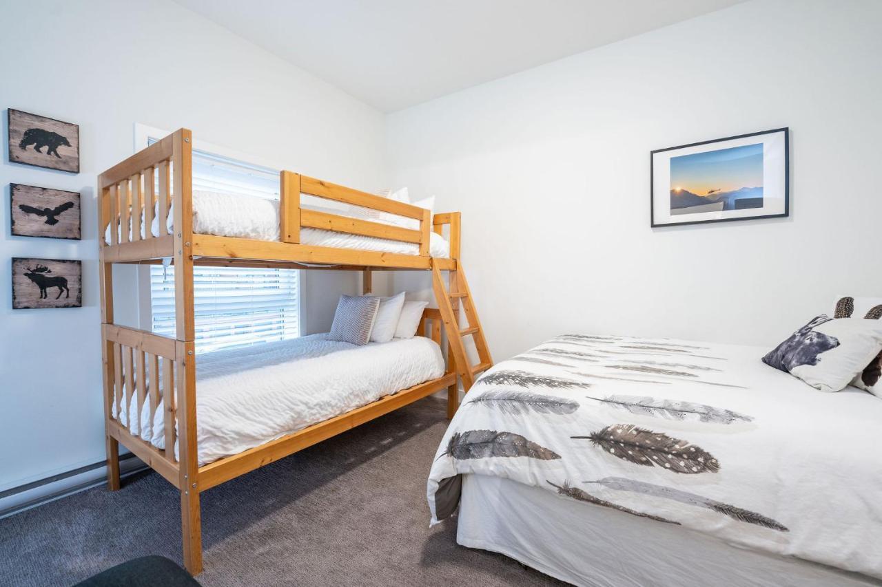 Apartament Alpine Escape By Revelstoke Vacations Zewnętrze zdjęcie