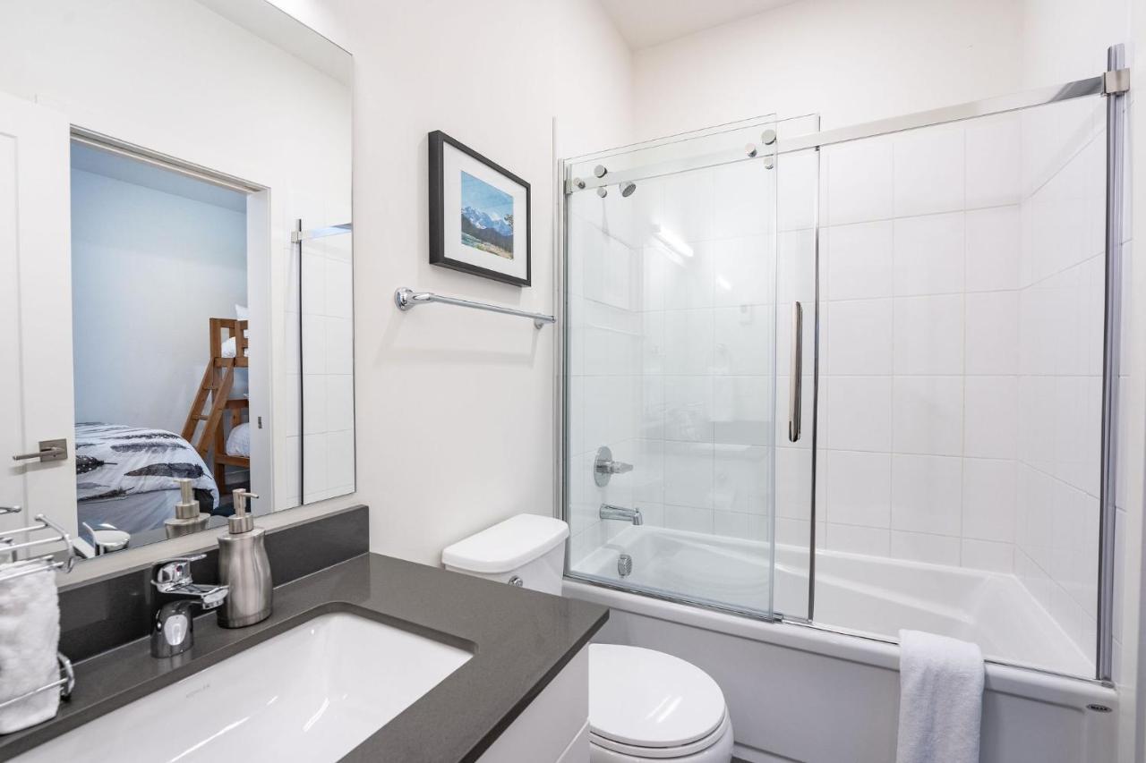 Apartament Alpine Escape By Revelstoke Vacations Zewnętrze zdjęcie